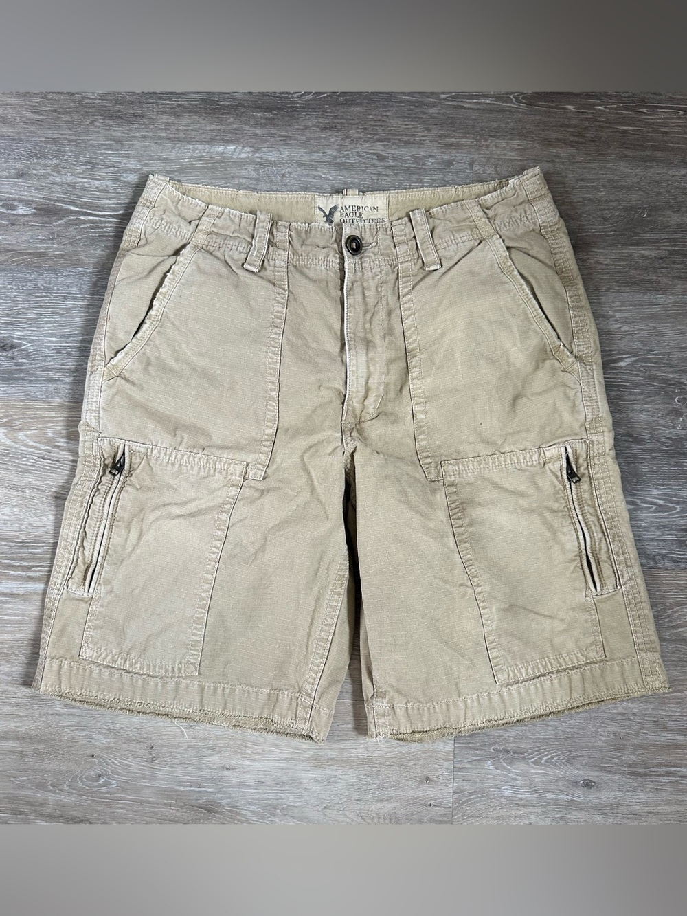 Men’s khaki American Eagle cargo shorts size 33 100% cotton
